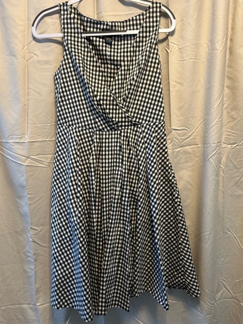 Spense Black and White Gingham V-Neck Sleeveless Dress